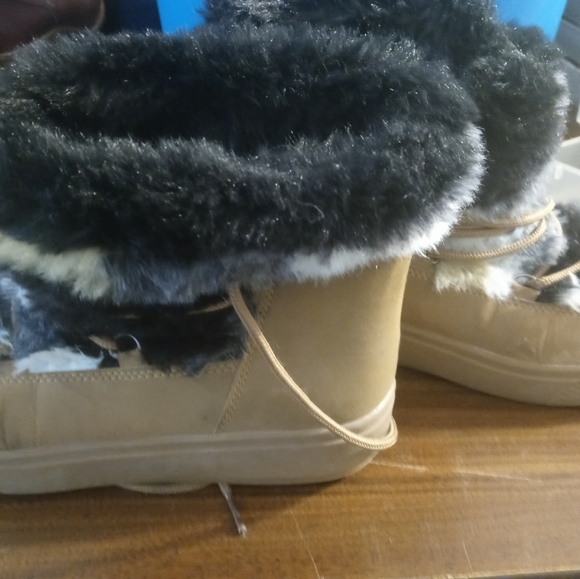 Womens boots - Picture 3 of 4